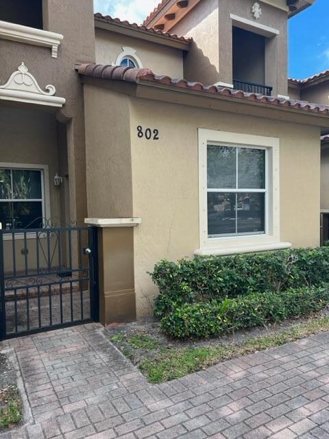 Foto del edificio - 2880 Hidden Hills Rd