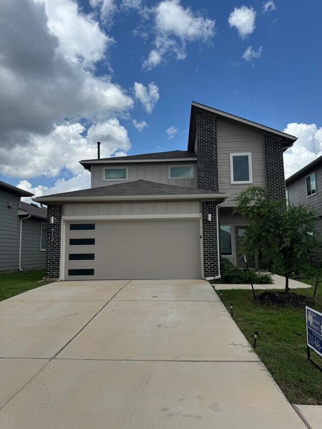 Primary Photo - Ready for move-in! Spacious 4-bedroom, 3-b...