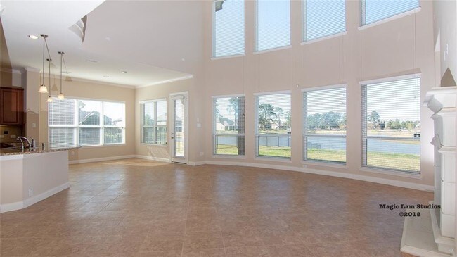 Building Photo - 25810 Oakwood Knoll Dr