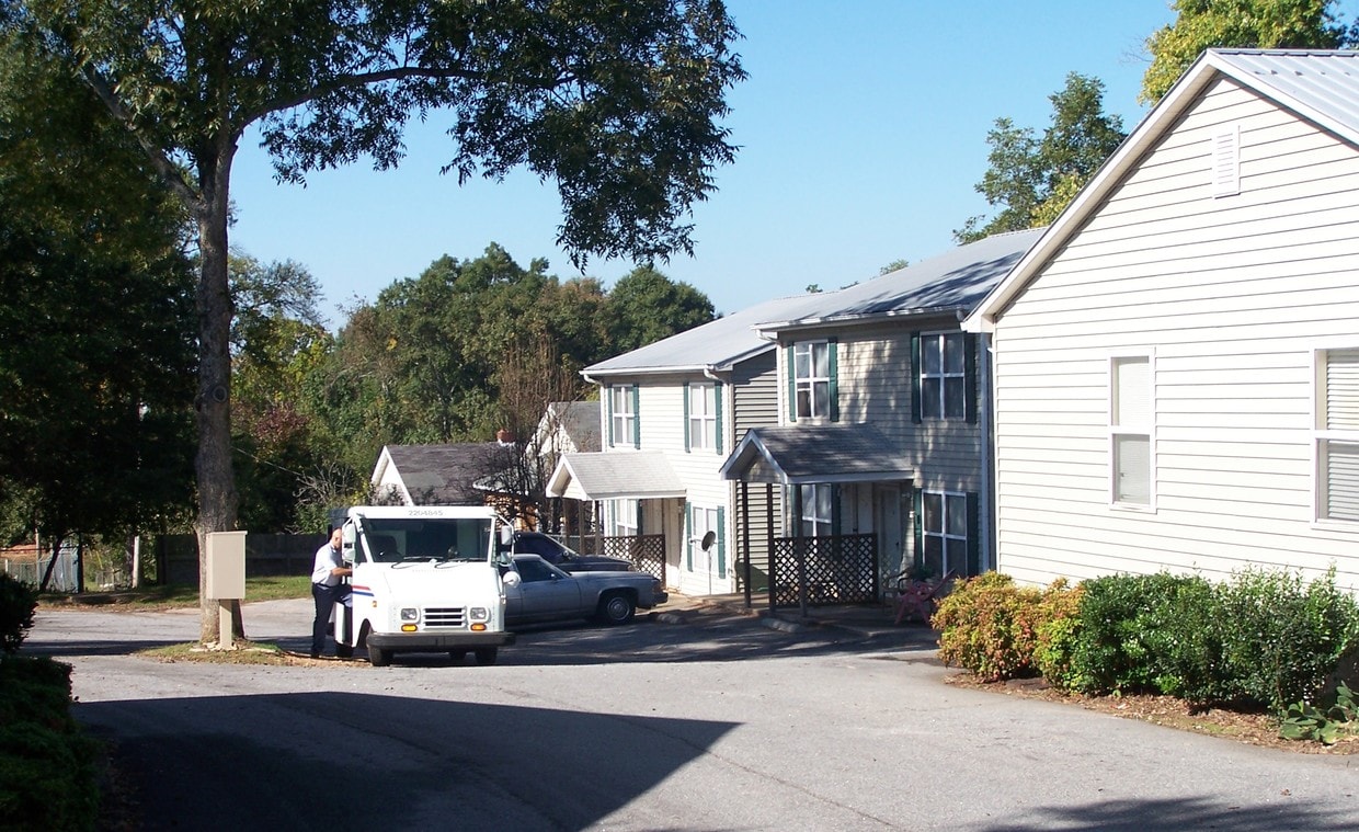 Primary Photo - Millwood Court Apartments