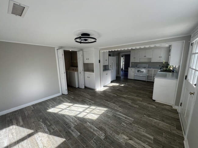 Foto del edificio - 128 Meadow Ln