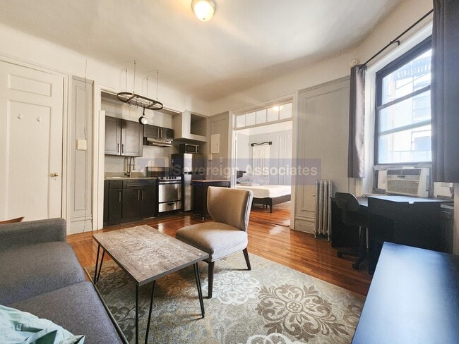 Building Photo - 45 Tiemann Pl