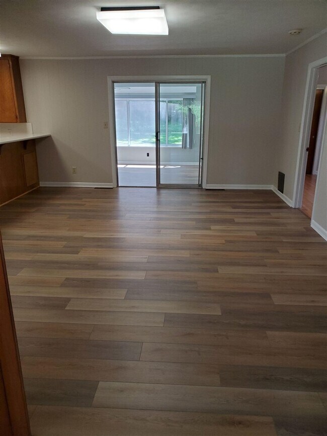 Building Photo - 2305 Trescott Dr