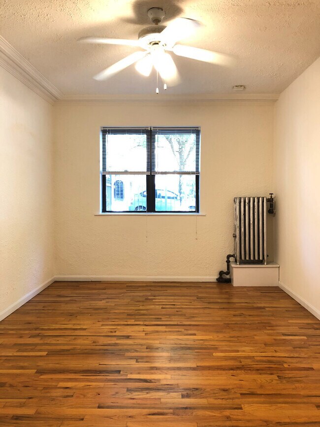 Building Photo - 4440 N Wolcott Ave
