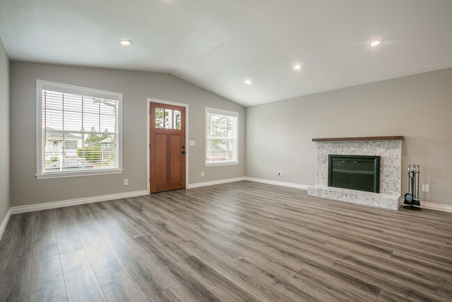 Building Photo - Fabulous Remodeled West Seattle Rambler