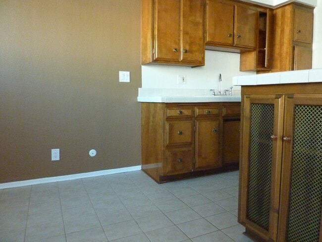 Building Photo - 2055 Rodney Dr