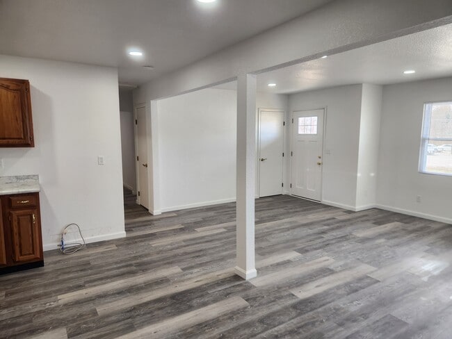 Building Photo - 515 Park St