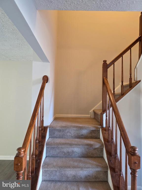 Building Photo - 528 Cromwell Ct