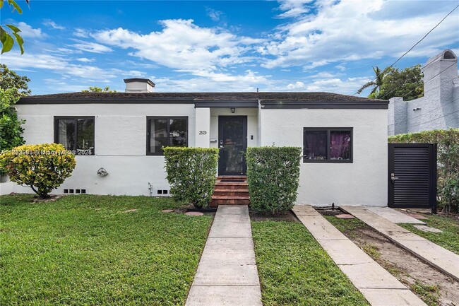 Building Photo - 2520 SW 20th St