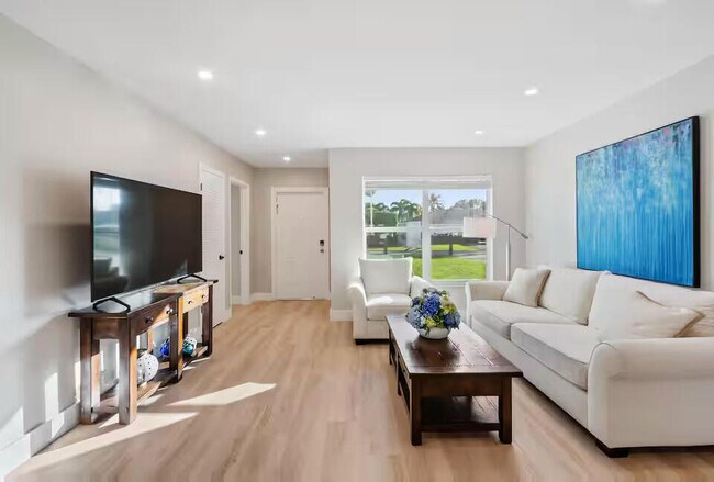 Foto del edificio - 667 Blue Jay Rd