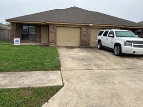 Building Photo - 1302 Nicholas Cir