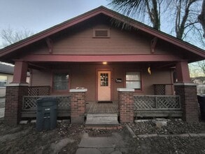 Building Photo - 814 S St Louis Ave