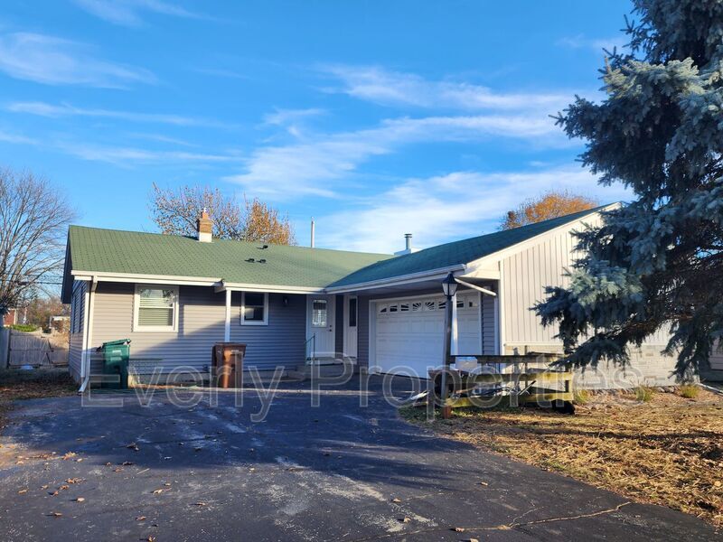 Foto principal - 5550 N Iroquois Ave