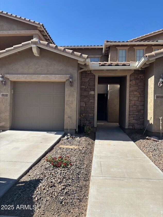 Foto principal - 2140 W Tallgrass Trail