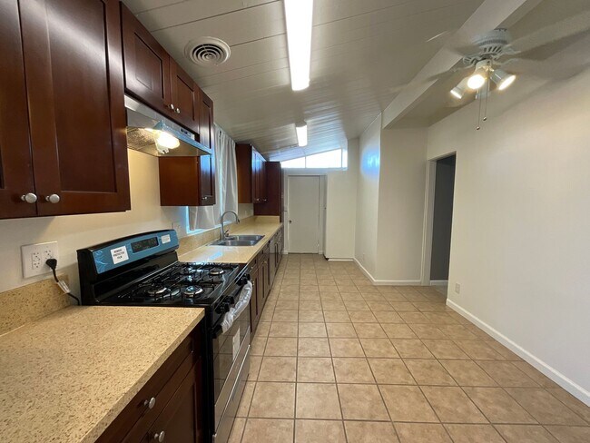 Building Photo - Cul-De-Sac: 4 Bedroom 2 Bath Home,