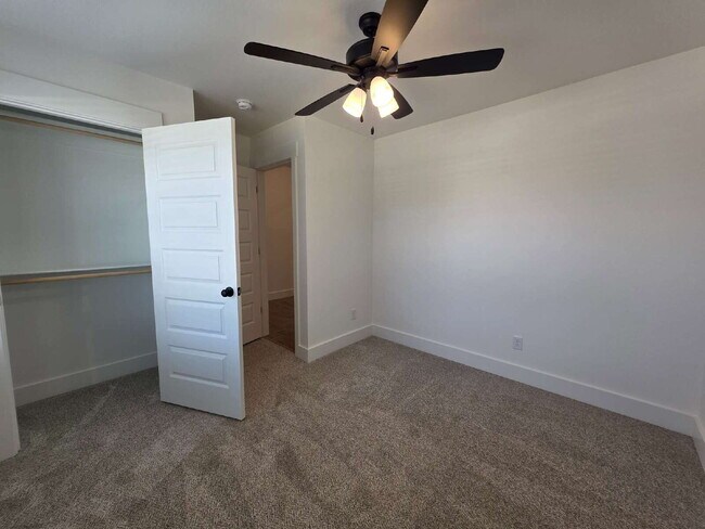Building Photo - 8760 Sunspire Ln