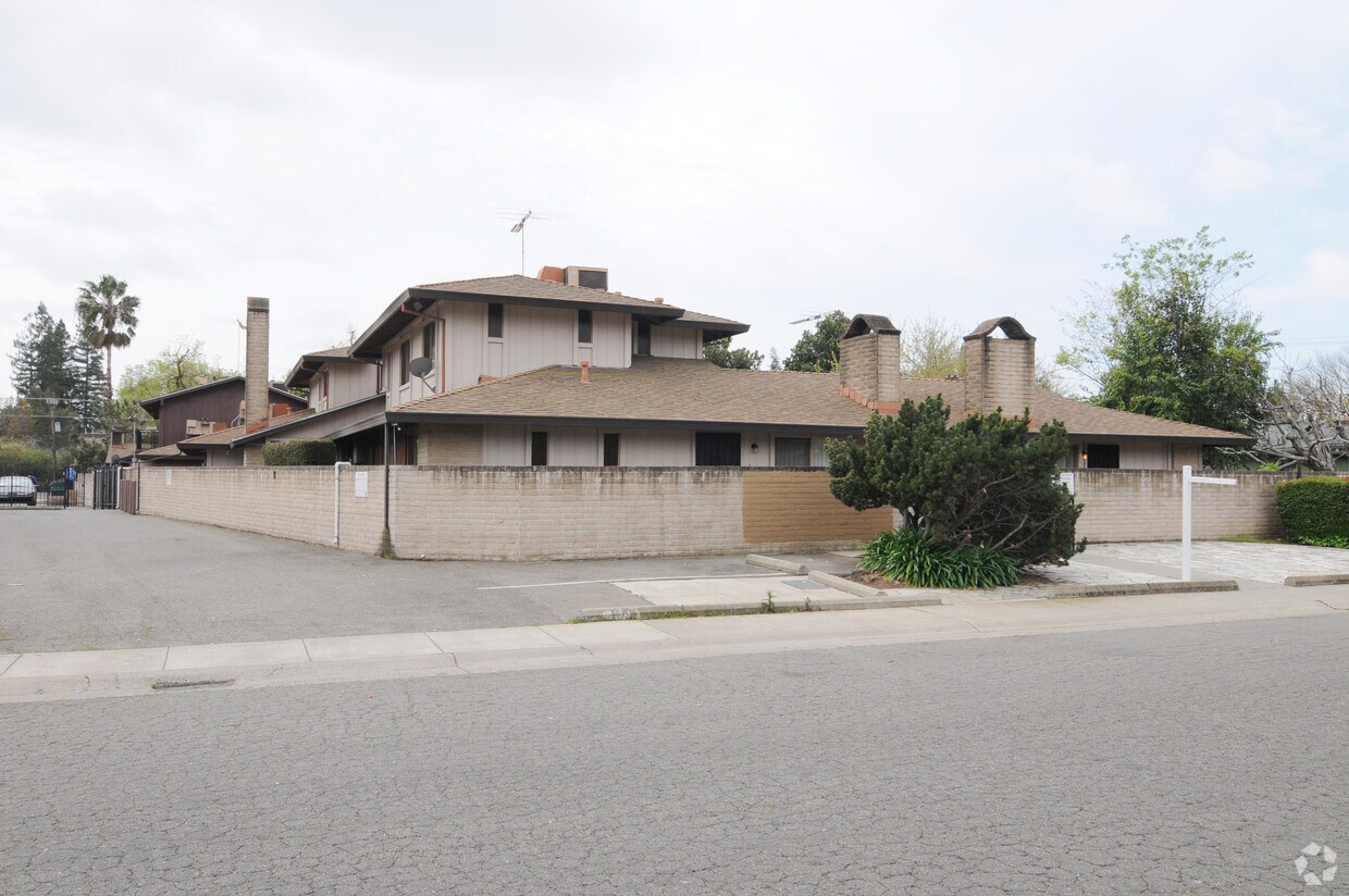 Primary Photo - Bella Villas