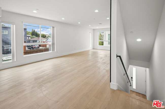 Foto del edificio - 2700 Fletcher Dr