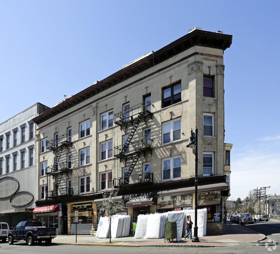 Primary Photo - 300-314 W Front St