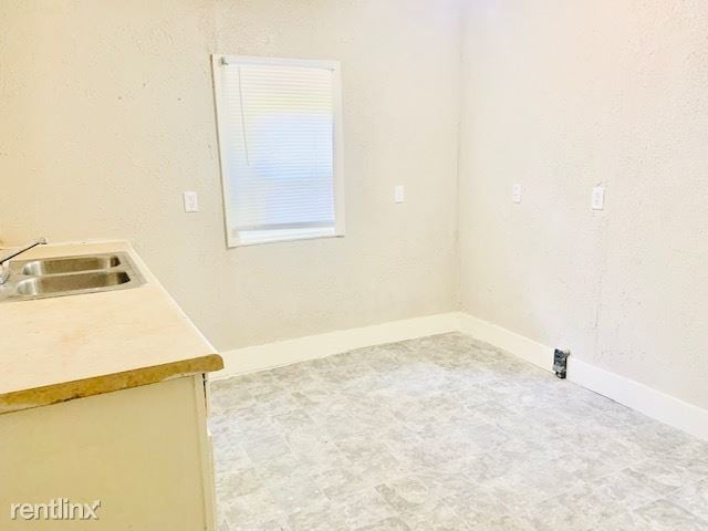 Building Photo - 3 br, 2 bath House - 6228 E 16th Ter