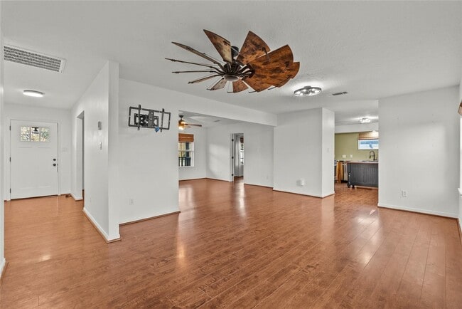 Foto del edificio - 14621 Cedar St