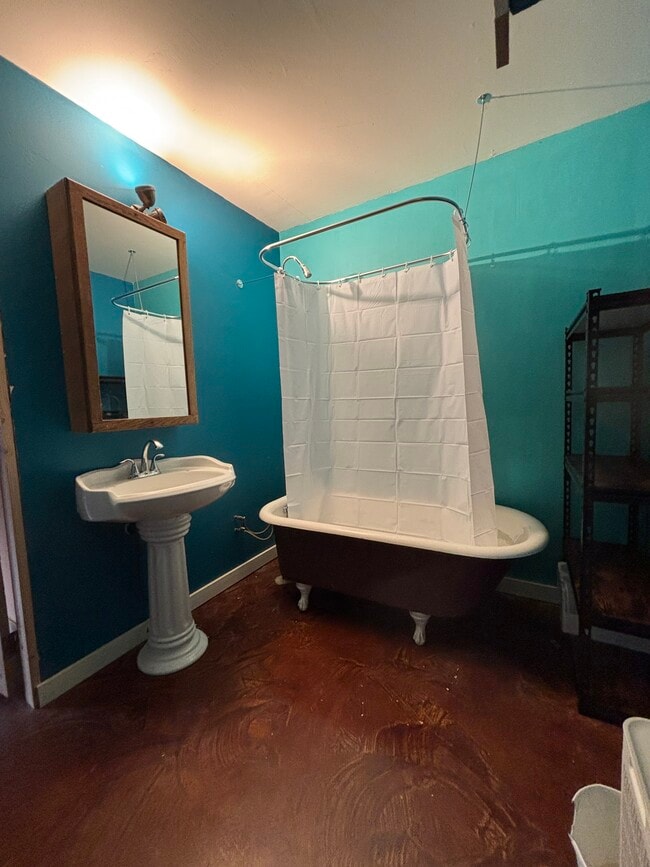 Foto del edificio - 2745 SE Bloomfield Rd