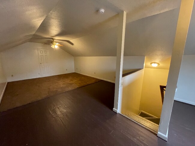 Building Photo - 802 Montague Rd