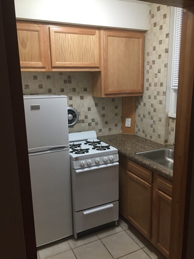 Foto del edificio - 2BR/1BA - East Campus - Swift access to Class! Water Included! AVAIL. NOW