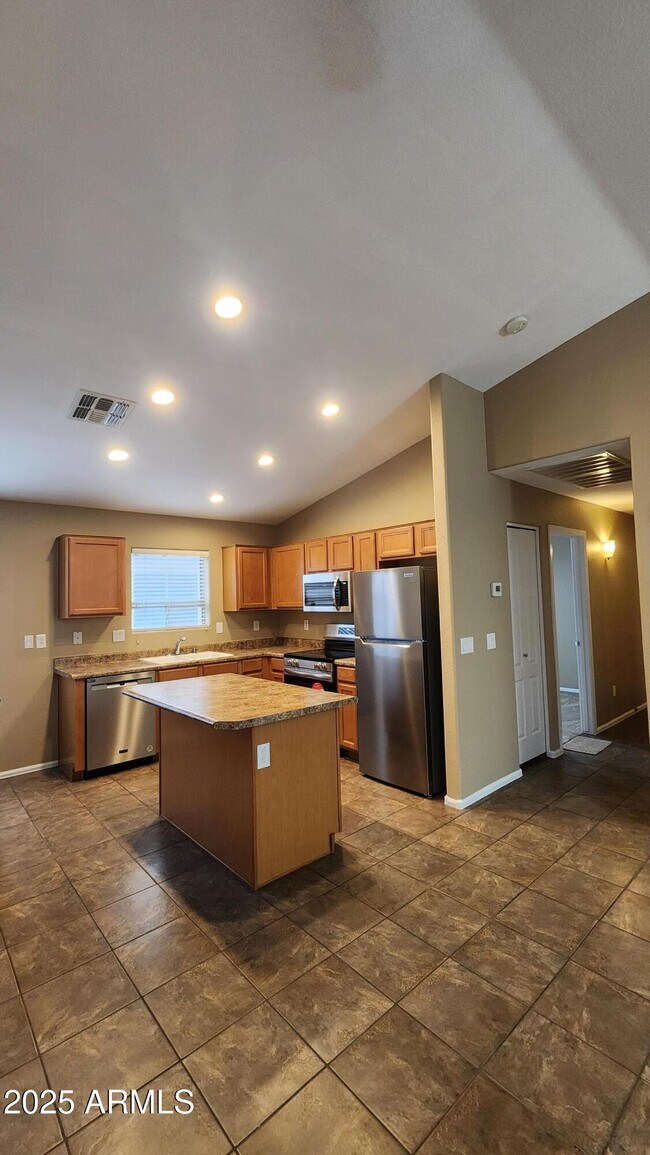 Foto del edificio - 42539 W Hillman Dr
