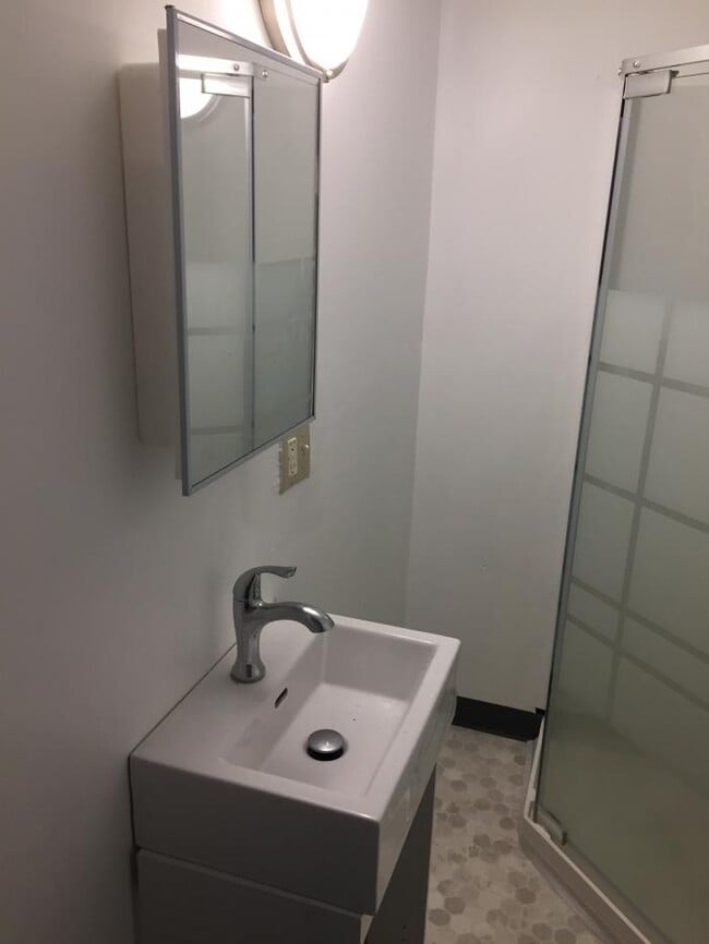 Building Photo - 1 bedroom in Indianapolis IN 46219