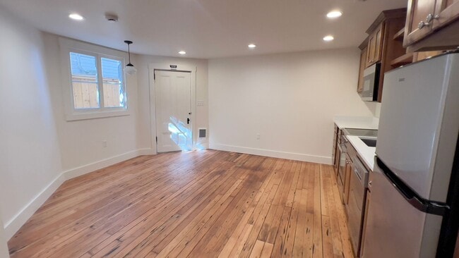 Building Photo - 1588 Grand Ave