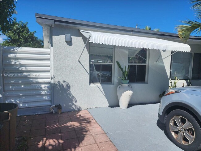 Foto del edificio - 1561 NE 29th St