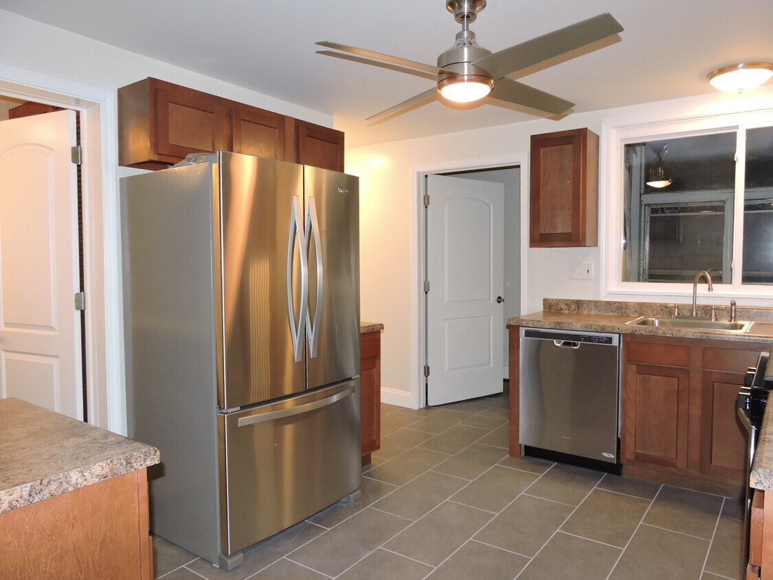 Primary Photo - 202 Cayuga St
