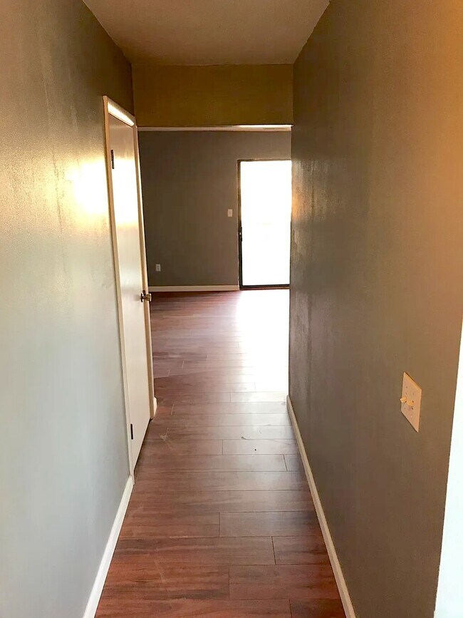 Building Photo - 1104 Arrowhead Dr