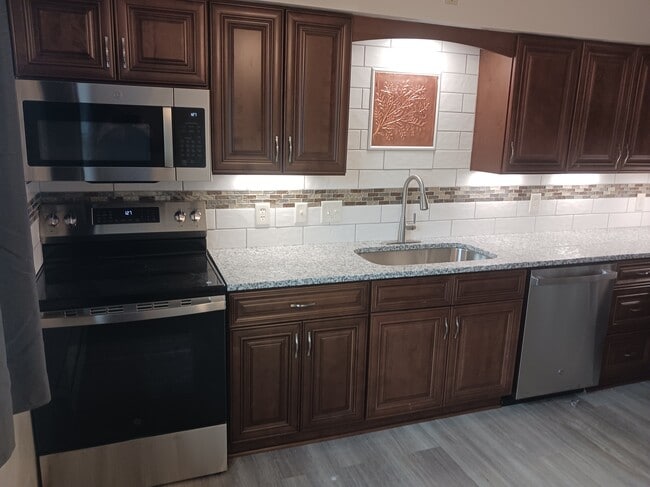 Building Photo - 5721 Sheridan Rd