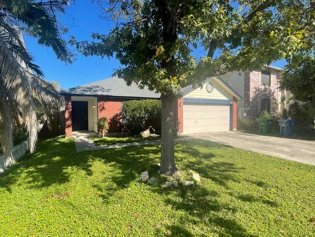 Photo - NICE 3 BEDROOM FEATURING AN ISLAND KITCHEN... House