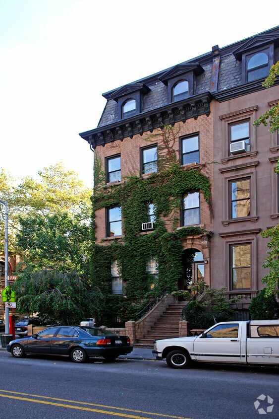 Building Photo - 37 7th Ave