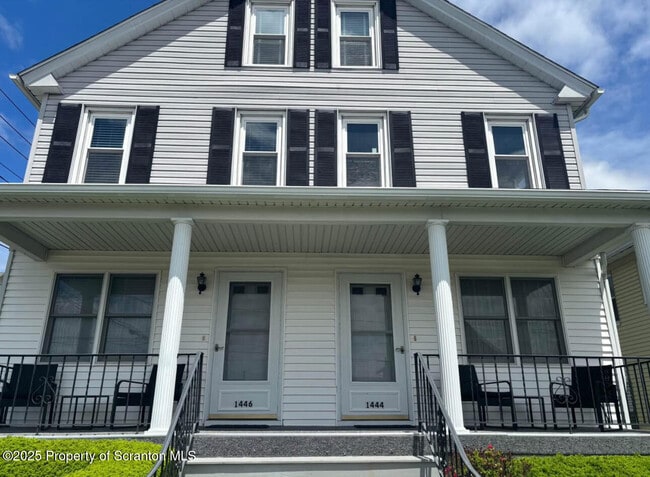 Building Photo - 1444 Thackery St