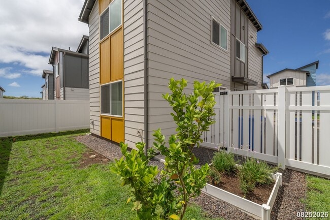 Building Photo - 91-3525-3525 Kamalie Mua St