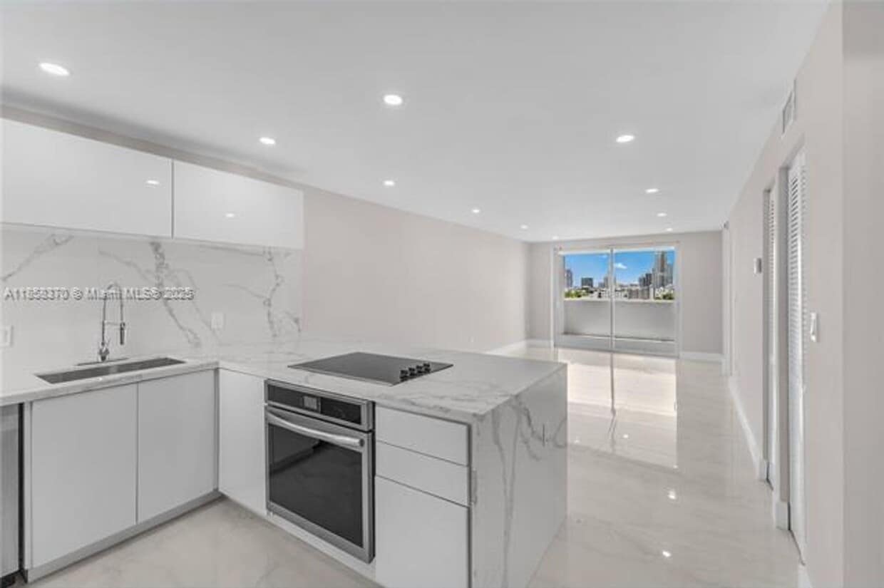 Photo - 1331 Lincoln Rd unit 1302 (A11858370)