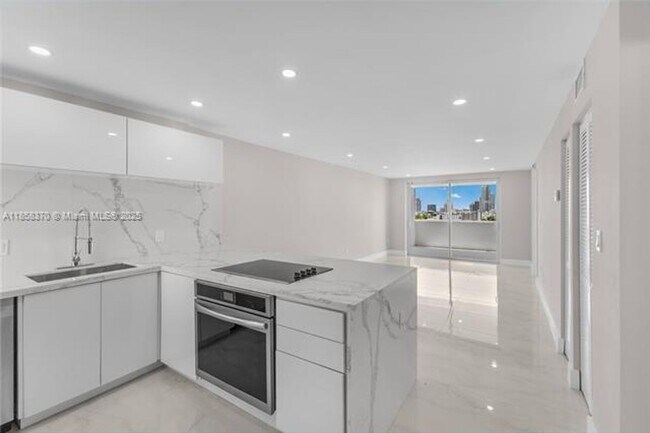 Photo - 1331 Lincoln Rd Apartment