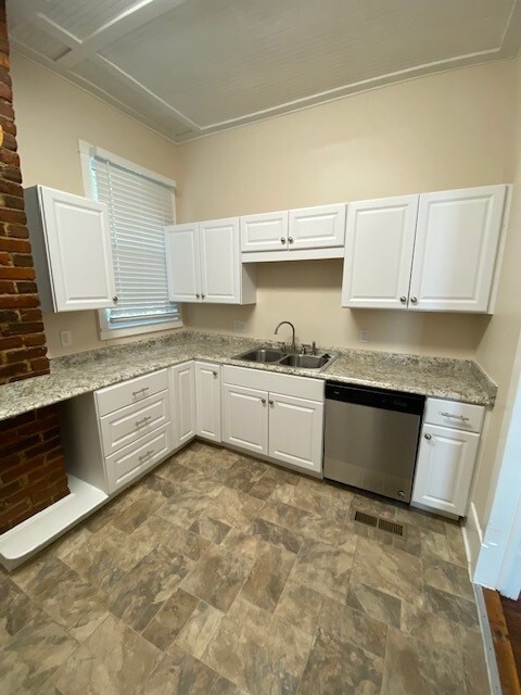 Kitchen - 2307 Abercorn St