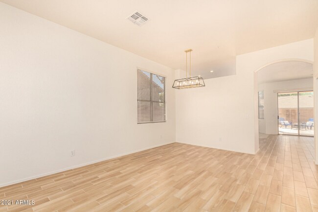 Building Photo - 7339 E Overlook Dr