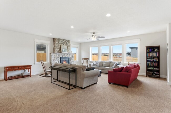 Photo - 415 E Earl St House