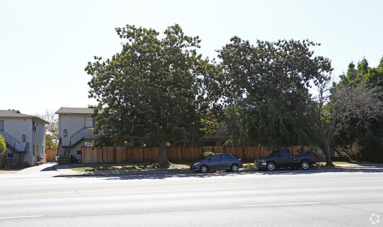 Foto del edificio - 4752-4770 Hamilton Ave