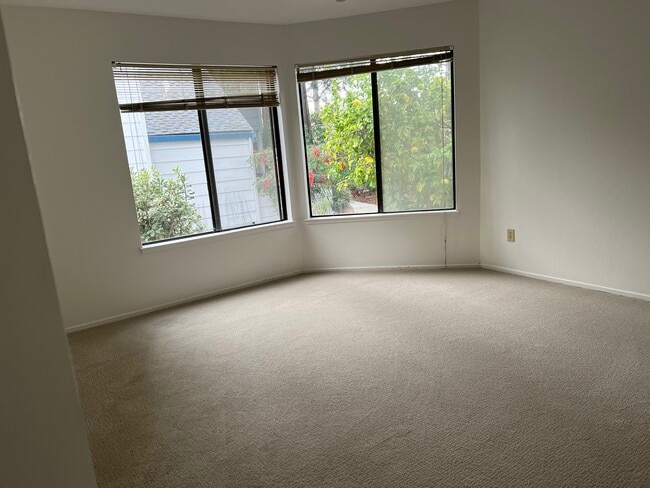 Master bedroom - 248 Walker Dr
