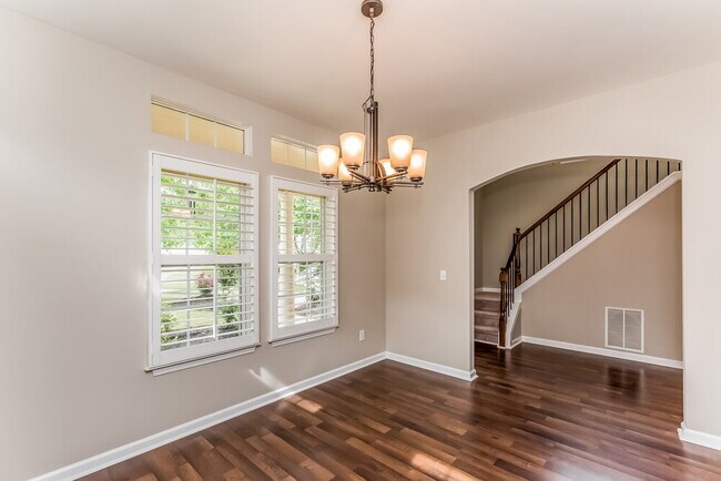 Foto del edificio - 332 Pinehurst Way