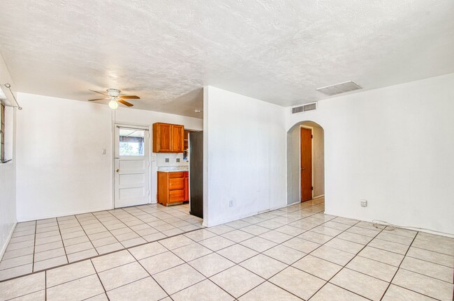 Building Photo - Beautiful 3 bed-1 bath house