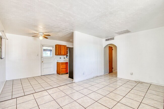 Foto del edificio - Beautiful 3 bed-1 bath house