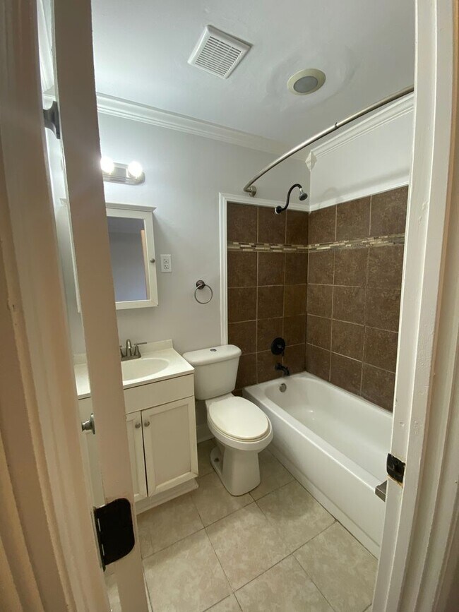 Foto del edificio - 1504 Oakwood Ave NE